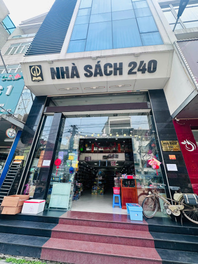 NHÀ SÁCH 240