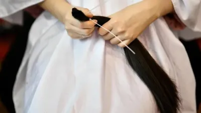 미용실에서 가발 700개 기증받고 100개만 기부해 논란